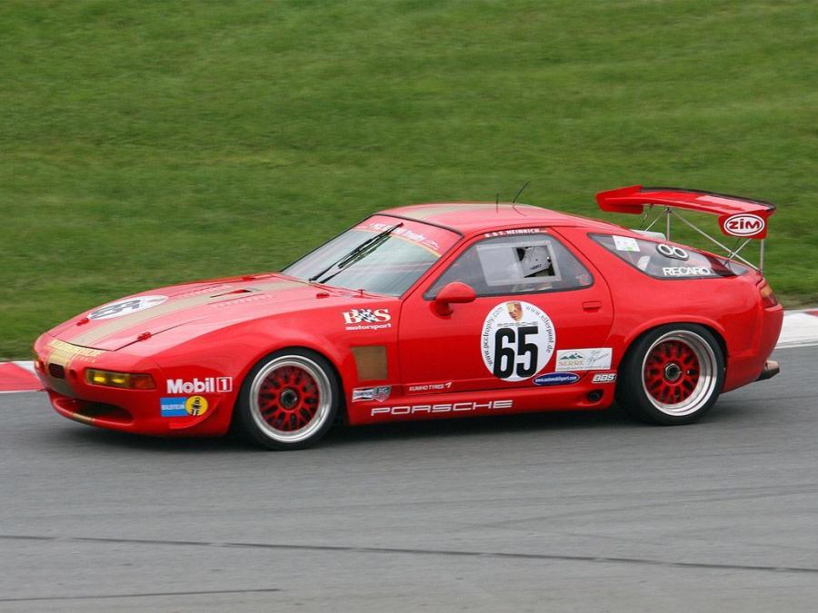  Porsche 928 GT2 1990 года  (фото 2 из 2)